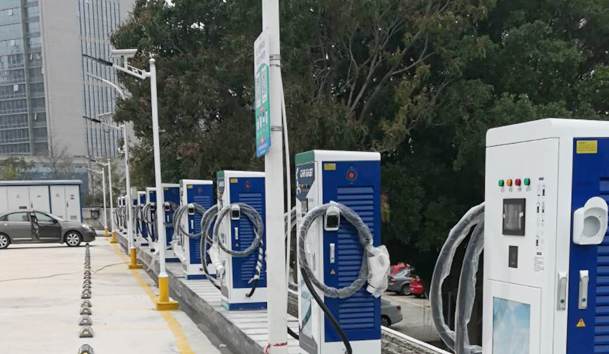 廈門(mén)高林萬(wàn)達(dá)充電站120KW雙槍60KW單槍直流充電樁項(xiàng)目案例